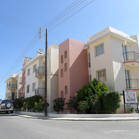 Athena And The Owl Beachside Apt Paphos Bagian luar foto