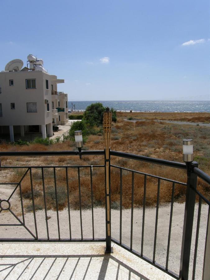 Athena And The Owl Beachside Apt Paphos Bagian luar foto