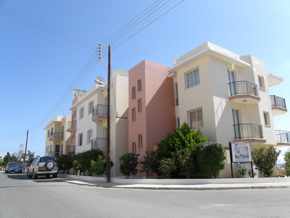 Athena And The Owl Beachside Apt Paphos Bagian luar foto