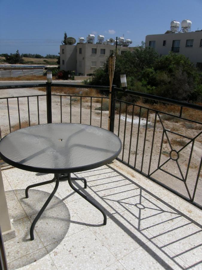 Athena And The Owl Beachside Apt Paphos Bagian luar foto