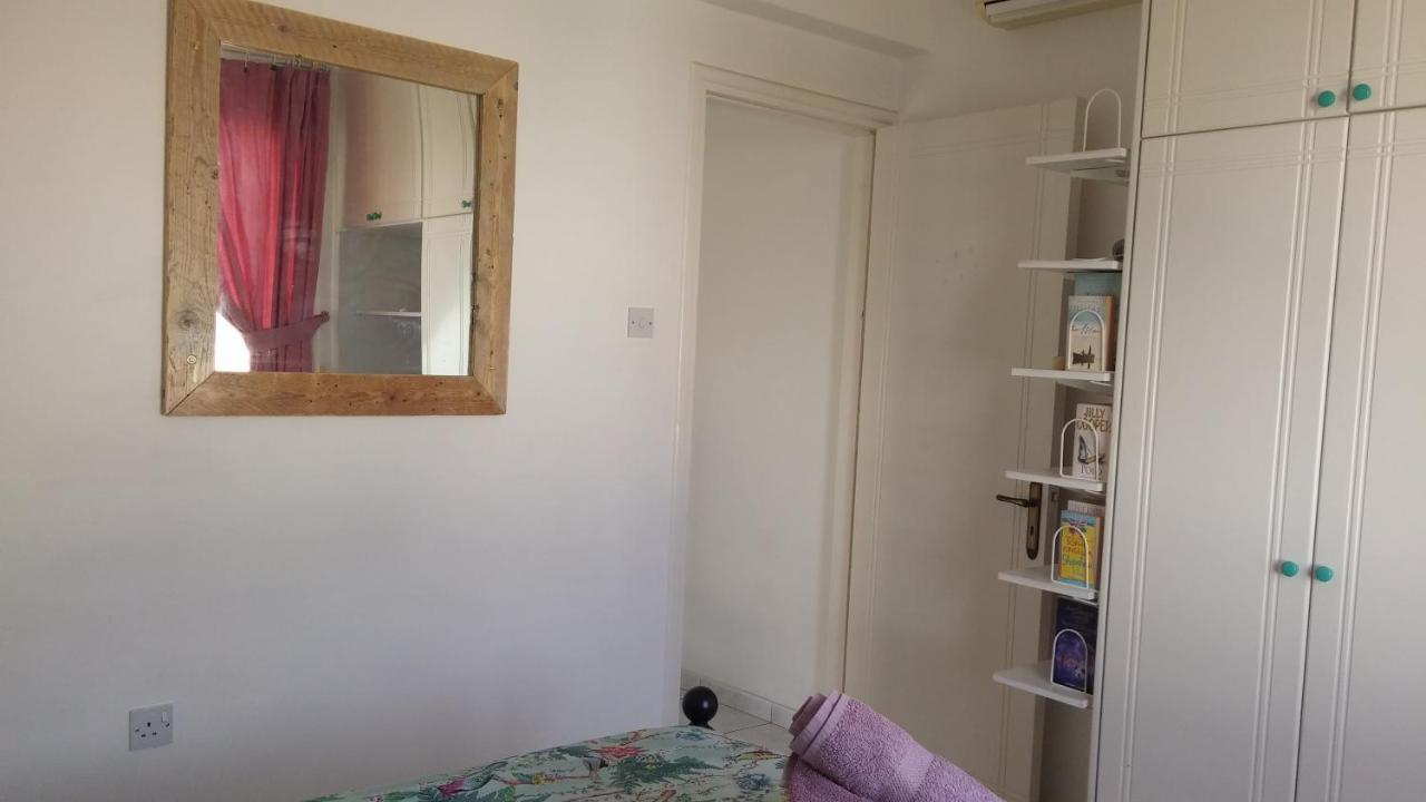 Athena And The Owl Beachside Apt Paphos Bagian luar foto