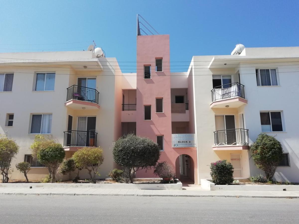 Athena And The Owl Beachside Apt Paphos Bagian luar foto