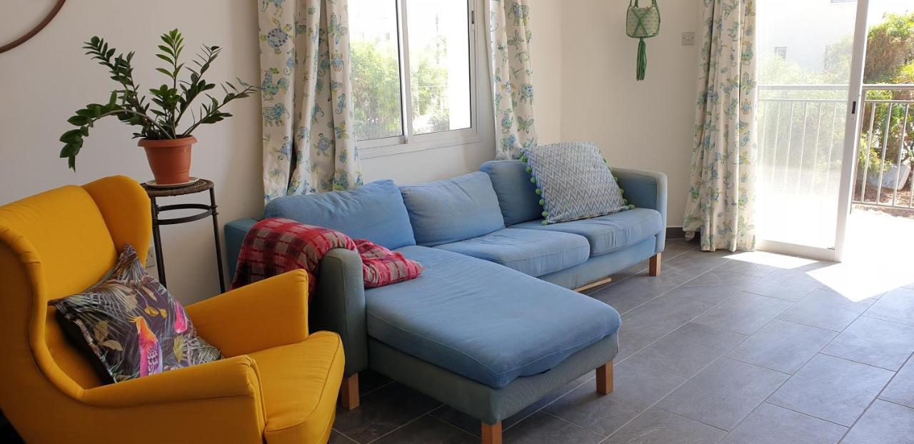 Athena And The Owl Beachside Apt Paphos Bagian luar foto