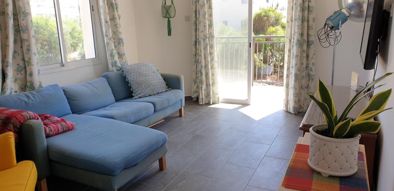 Athena And The Owl Beachside Apt Paphos Bagian luar foto