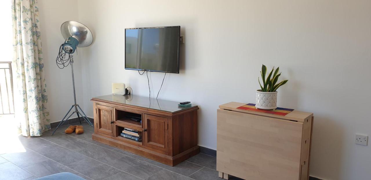 Athena And The Owl Beachside Apt Paphos Bagian luar foto